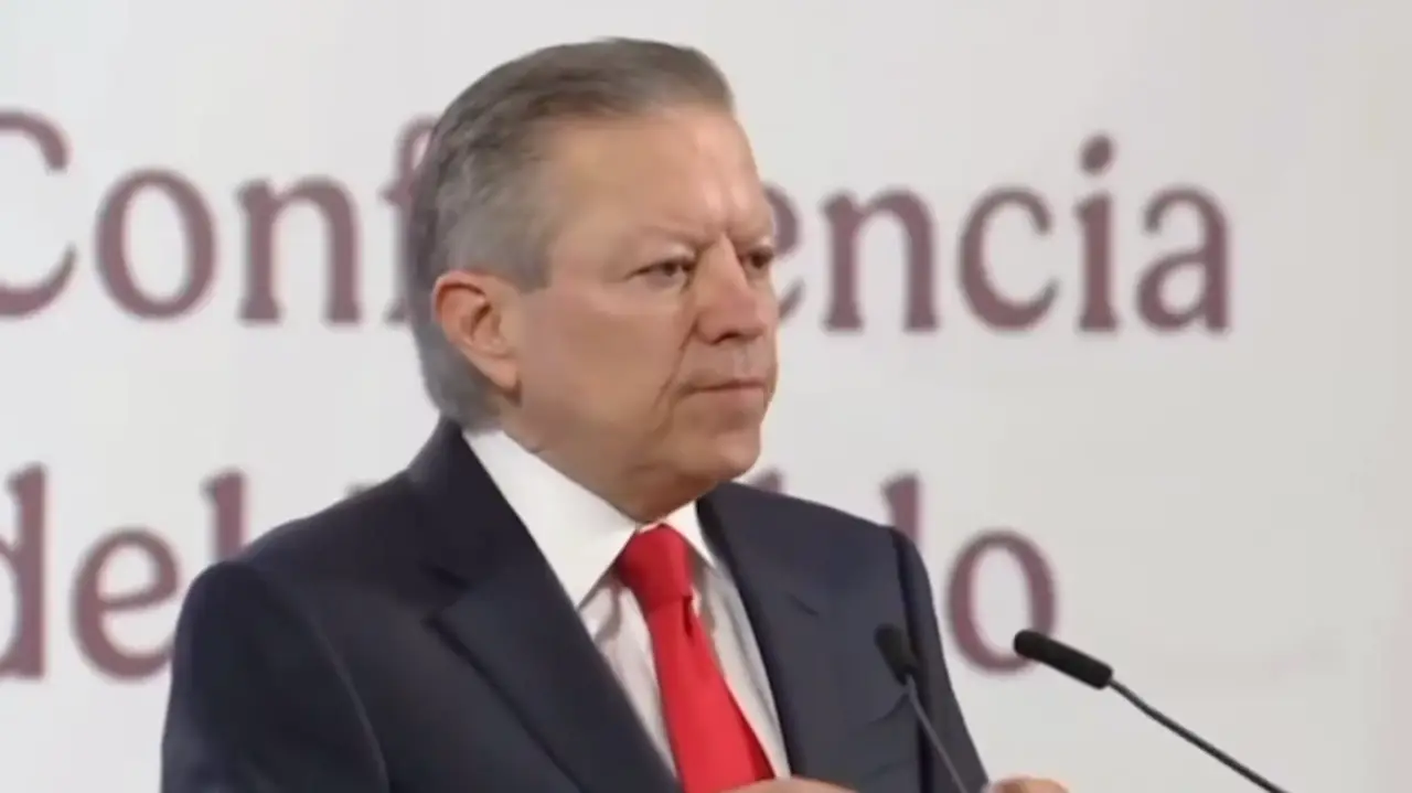 El jefe del Poder Judicial rechaza duramente las críticas a la nueva normativa y sostiene que es un paso importante hacia la justicia efectiva.